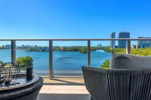 17111 Biscayne Blvd, North Miami Beach, FL 33160 - Photo 10