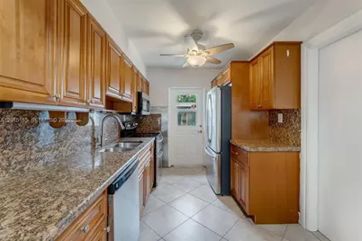 2674 W 8th Ct, Hialeah, FL 33010 - Photo 10