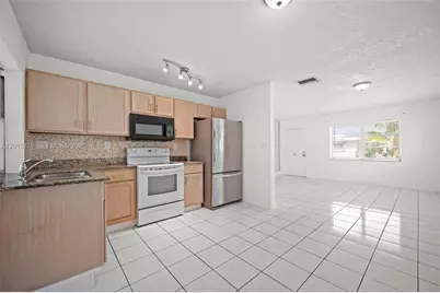 7004 NW 67th Ave, Tamarac, FL 33321 - Photo 4