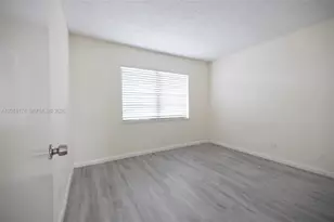 9235 SW 8th St, Boca Raton, FL 33428 - Photo 8