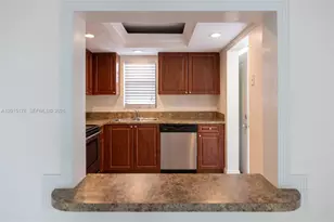 9235 SW 8th St, Boca Raton, FL 33428 - Photo 2