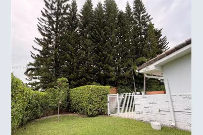 11445 N Bayshore Dr, North Miami, FL 33181 - Photo 36