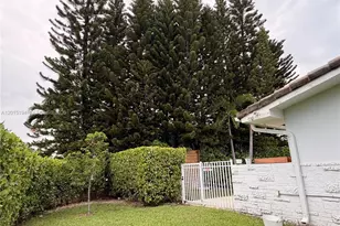 11445 N Bayshore Dr, North Miami, FL 33181 - Photo 36