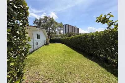 11445 N Bayshore Dr, North Miami, FL 33181 - Photo 30