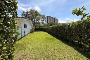 11445 N Bayshore Dr, North Miami, FL 33181 - Photo 30