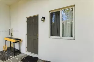 830 SE 14th St, Fort Lauderdale, FL 33316 - Photo 2