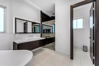 8221 NW 34th Dr, Doral, FL 33122 - Photo 24