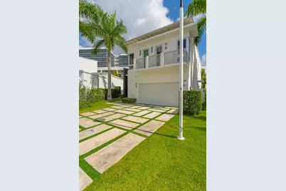 8221 NW 34th Dr, Doral, FL 33122 - Photo 50