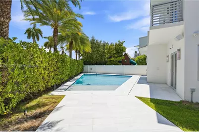 8221 NW 34th Dr, Doral, FL 33122 - Photo 54