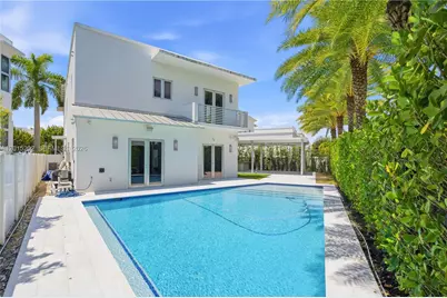 8221 NW 34th Dr, Doral, FL 33122 - Photo 4