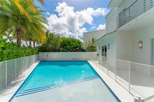 8221 NW 34th Dr, Doral, FL 33122 - Photo 36