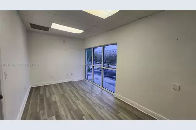 7766 NW 46th St, Doral, FL 33166 - Photo 10