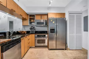 31 SE 5th St, Miami, FL 33131 - Photo 12