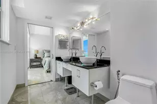 31 SE 5th St, Miami, FL 33131 - Photo 22