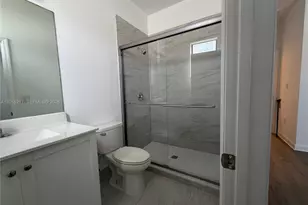 10606 W 33rd Way, Hialeah, FL 33018 - Photo 20