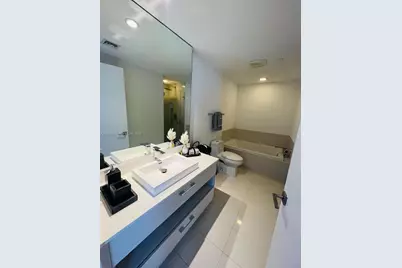 55 SW 9th St #3308, Miami, FL 33130 - Photo 6