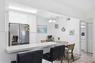 400 Palm Cir W #102, Pembroke Pines, FL 33025 - Photo 6