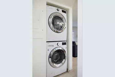 400 Palm Cir W #102, Pembroke Pines, FL 33025 - Photo 14