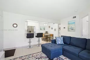 400 Palm Cir W, Pembroke Pines, FL 33025 - Photo 6