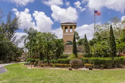 400 Palm Cir W #102, Pembroke Pines, FL 33025 - Photo 16