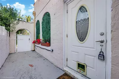 1678 SW 11th St #Studio, Miami, FL 33135 - Photo 2