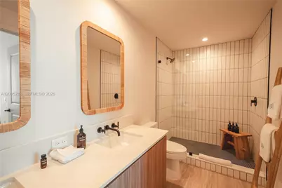 275 SW 6th St #5308, Miami, FL 33130 - Photo 6