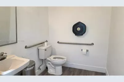 7762 NW 46th St, Doral, FL 33166 - Photo 32