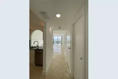 3625 N Country Club Dr #907, Aventura, FL 33180 - Photo 6