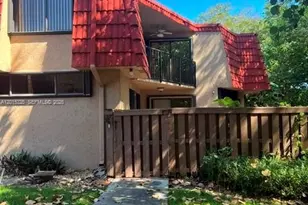 8129 Severn Dr, Boca Raton, FL 33433 - Photo 2