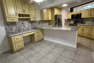 8129 Severn Dr, Boca Raton, FL 33433 - Photo 6