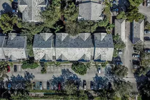 11133 SW 8th St, Pembroke Pines, FL 33025 - Photo 24