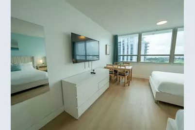 5445 Collins Ave #1718, Miami Beach, FL 33140 - Photo 6