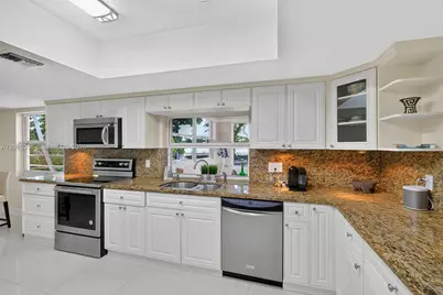 9261 SW 88 St, Miami, FL 33176 - Photo 14