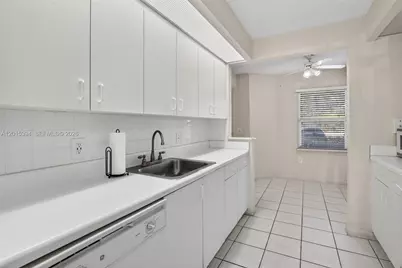 700 SW 137th Ave #110H, Pembroke Pines, FL 33027 - Photo 8