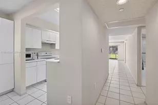 700 SW 137th Ave, Pembroke Pines, FL 33027 - Photo 4