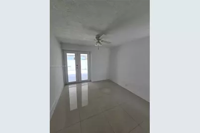 1417 W 40th St, Hialeah, FL 33012 - Photo 4
