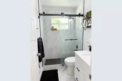 7860 NW 10th St, Pembroke Pines, FL 33024 - Photo 12