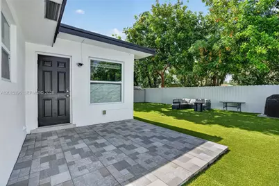 7860 NW 10th St, Pembroke Pines, FL 33024 - Photo 1