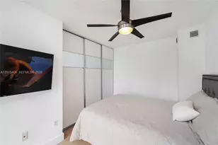 41 SE 5th St, Miami, FL 33131 - Photo 34
