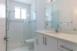 2610 NE 213th St, Miami, FL 33180 - Photo 26
