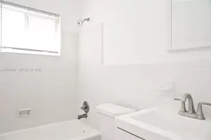 304 SE 9th Ct, Hallandale Beach, FL 33009 - Photo 10