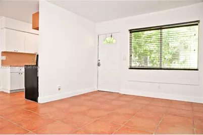 304 SE 9th Ct #6, Hallandale Beach, FL 33009 - Photo 2