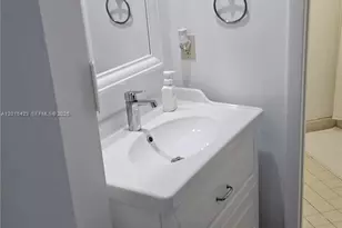 9049 W Sunrise Blvd, Plantation, FL 33322 - Photo 14