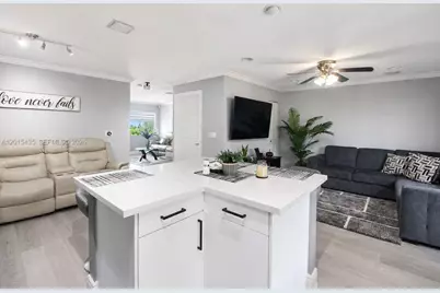 4946 SW 66th Ter, Davie, FL 33314 - Photo 6