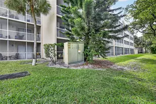 9470 Tangerine Pl, Davie, FL 33324 - Photo 6