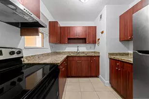525 W 69th St, Hialeah, FL 33014 - Photo 4