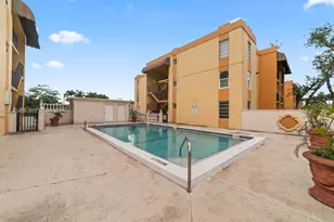 525 W 69th St, Hialeah, FL 33014 - Photo 20