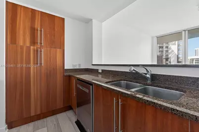 300 S Biscayne Blvd #T-2407, Miami, FL 33131 - Photo 12