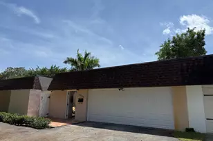 19300 W Lake Dr, Hialeah, FL 33015 - Photo 2