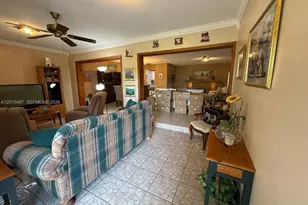 19300 W Lake Dr, Hialeah, FL 33015 - Photo 20
